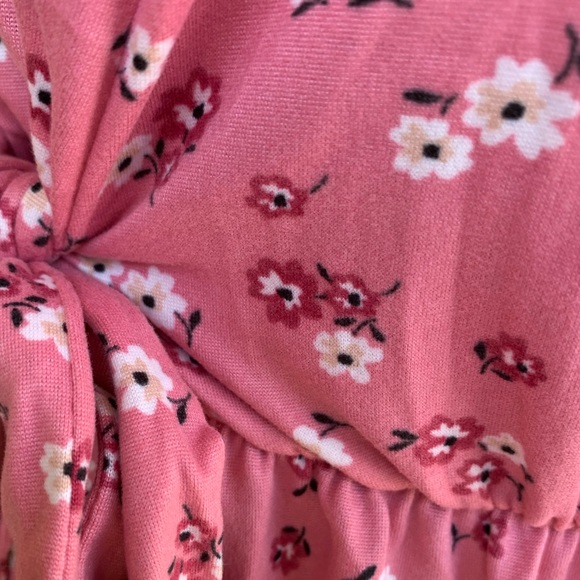 ❌DONATED❌Rose Pink Ditsy Floral V-neck Short Sleeve Wrap Dress - Picture 7 of 10